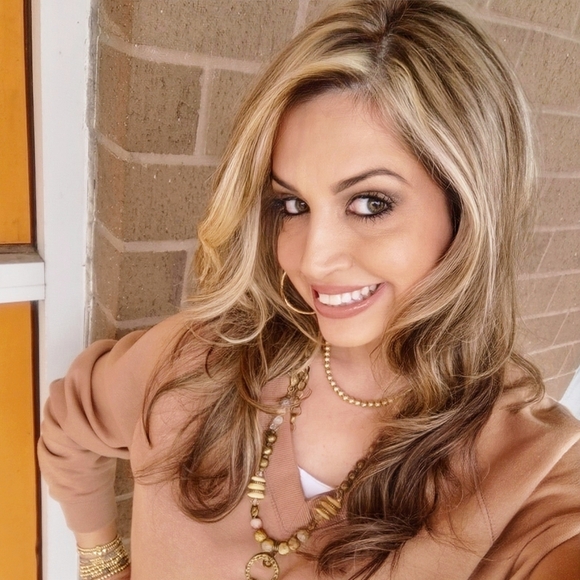 Meet your Posher, Nicole - Picture 1 of 1